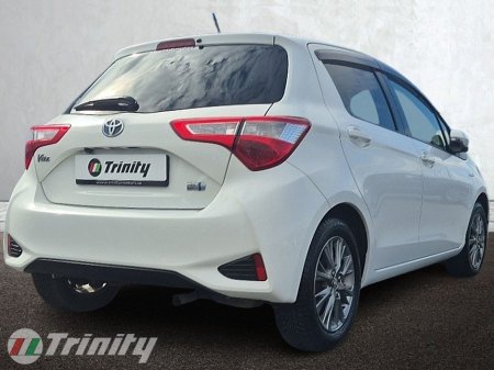 2017 Toyota Vitz - thumbnail 18