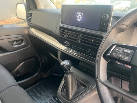 2025 Peugeot Expert  €25,500 thumbnail