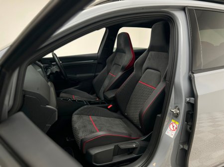2022 Volkswagen Golf GTI CLUBSPORT 2.0 TSI 300HP *PAN ROOF* €49,990 thumbnail