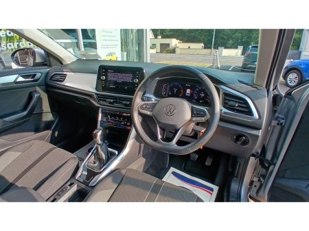 2023 Volkswagen T-Roc 2.0 TDI 116HP Life, Pyrite Silver 46km. €29,950 thumbnail