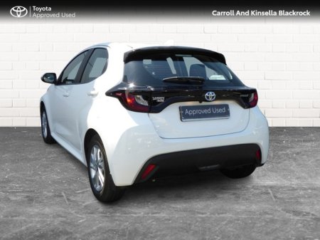 2024 Toyota Yaris - thumbnail 2