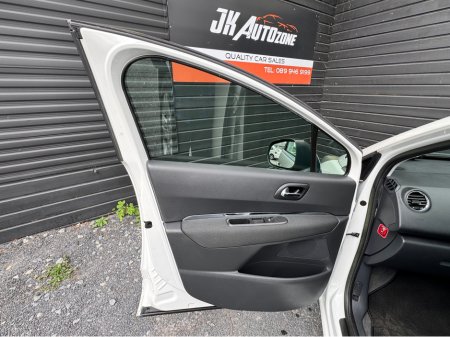 2013 Peugeot 5008 - thumbnail 14