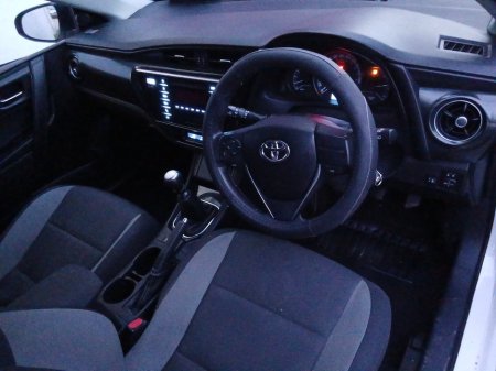 2017 Toyota Auris - thumbnail 5