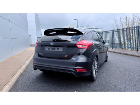 2017 Ford Focus - thumbnail 17