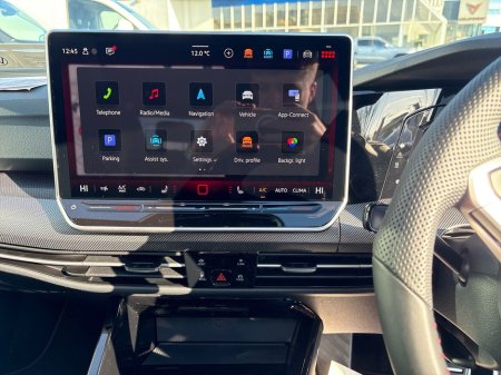 2026 Volkswagen Golf *DEMO* GTI 2.0 TSI 265HP €62,975 thumbnail