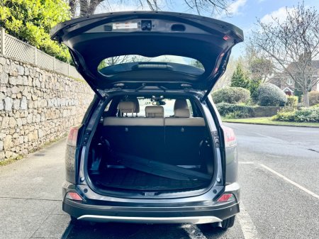 2017 Toyota Rav4 - thumbnail 5