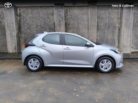 2024 Toyota Yaris Yaris Hybrid 115 Luna €25,750 thumbnail