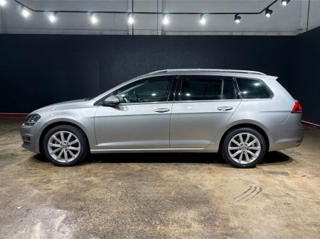 2017 Volkswagen Golf 1.2 TSI COMFORT LINE ESTATE - FACTORY ALLOYS - PADDLE SHIFT - CRUISE CONTROL - REAR CAMERA €14,450 thumbnail