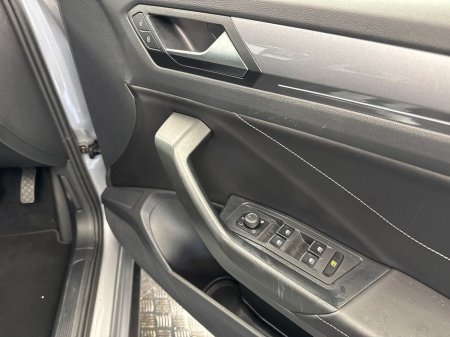 2024 Volkswagen T-Roc - thumbnail 11