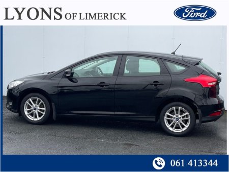 2017 Ford Focus - thumbnail 6