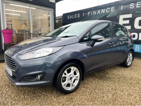 2013 Ford Fiesta - view 3