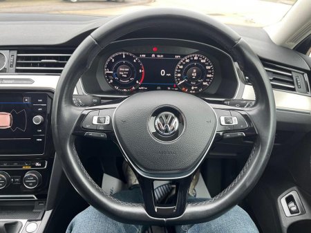 2018 Volkswagen Passat - thumbnail 4