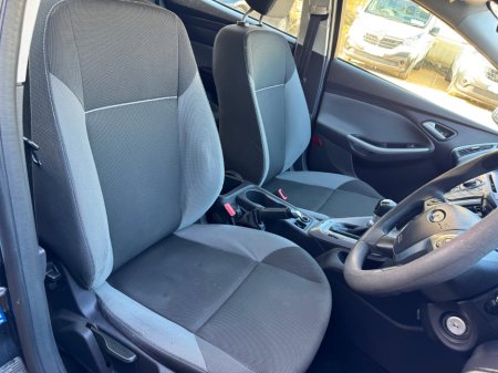 2012 Ford Focus - thumbnail 18