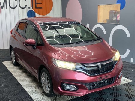 2017 Honda Fit Honda Fit 1.5 L Pack Hybrid Automatic / Honda Sensing / Reverse Camera/Honda Fit Automatic