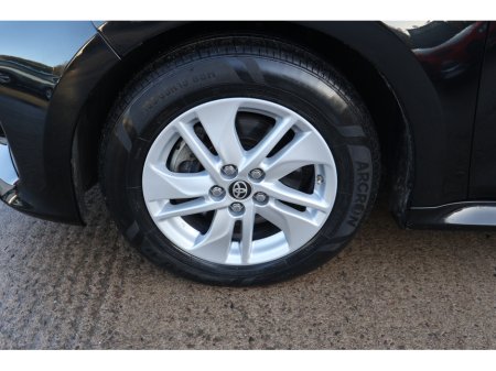 2023 Toyota Yaris HYBRID LUNA 4DR AUTO Great Spec 12 Months Warranty €18,495 thumbnail