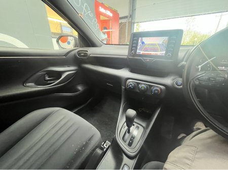 2020 Toyota Yaris - thumbnail 11