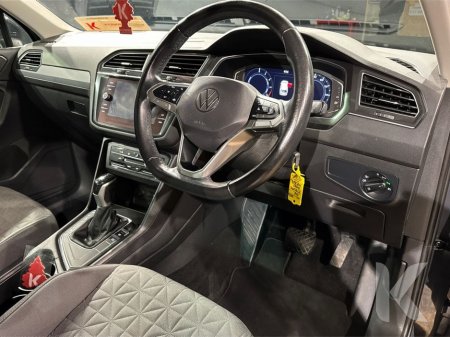 2022 Volkswagen Tiguan HYBRID AUTOMATIC 1.4L TSI PHEV - PARKING SENSORS - CRUISE CONTROL - A/C HEATING CONTROLS €29,950 thumbnail