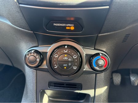 2016 Ford Fiesta - thumbnail 15