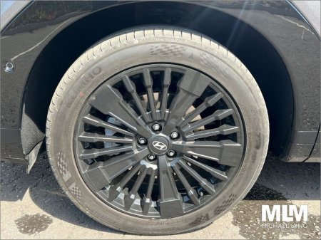 2025 Hyundai Santa Fe 1.6 PHEV 4WD Premium €63,995 thumbnail