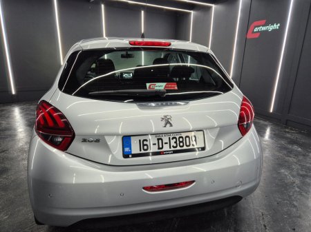 2016 Peugeot 208 - thumbnail 6