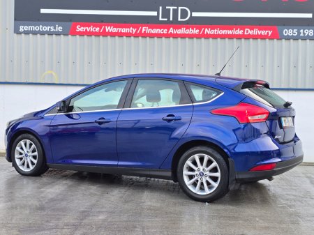 2016 Ford Focus - thumbnail 10