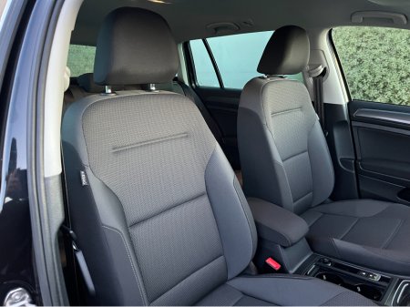 2020 Volkswagen Golf ESTATE AUTOMATIC 2.0 DIESEL //ADAPTIVE CRUISE CONTROL//KEYLESS ENTRY//REVERSE CAMERA//PARKING SENSORS// €19,950 thumbnail