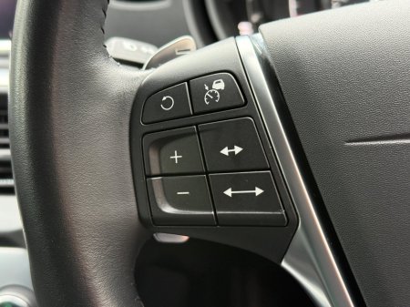 2018 Volvo V40 D2 (120hp) Momentum Edition Geartronic thumbnail