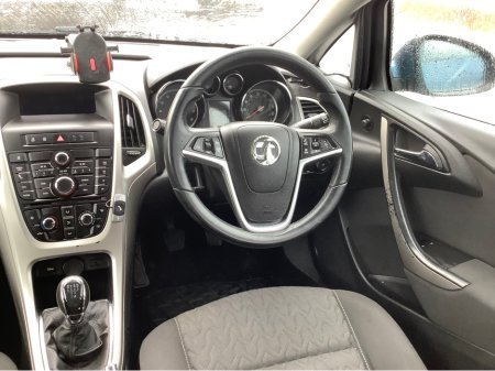 2014 Vauxhall Astra - thumbnail 4