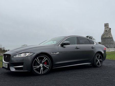 2017 Jaguar XF - thumbnail 1
