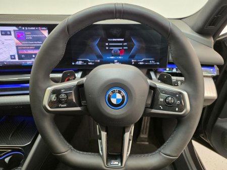 2025 BMW 5 Series - thumbnail 13