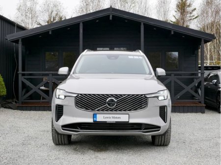 2025 Volvo XC90 - thumbnail 2