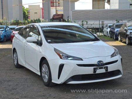 2020 Toyota Prius  €17,999