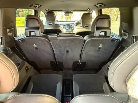 2022 Volvo XC90 PHEV T8 (390hp) R-Design AWD €56,900 thumbnail