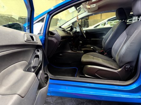 2013 Ford Fiesta - thumbnail 7