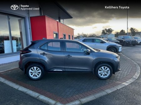 2022 Toyota Yaris Cross - view 3