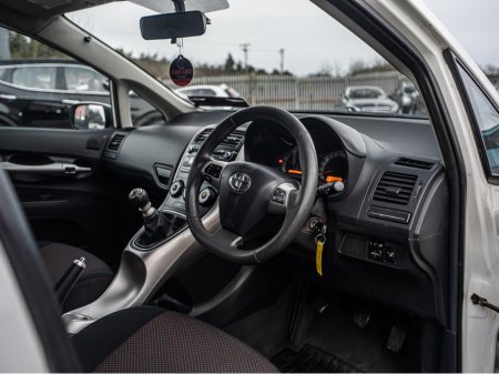 2012 Toyota Auris 2012 Auris 1.4d/New NCT/Irish car/Warranty €5,888 thumbnail