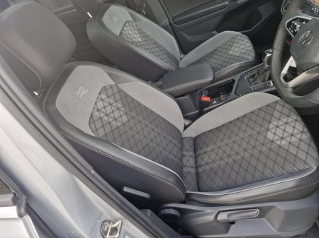 2022 Volkswagen Tiguan R-LINE 2.0 TDI D7F 150HP 5DR AU €41,950 thumbnail