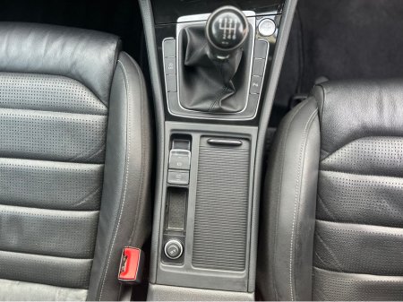 2020 Volkswagen Golf R-LINE 1.5 TSI MANUAL 6SPEED FWD 5DR 150HP 5 €23,950 thumbnail