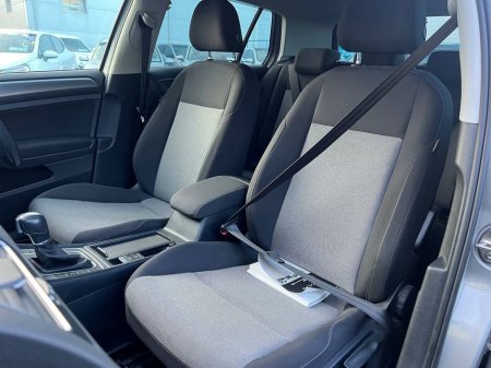 2016 Volkswagen Golf R-LINE PACK 1.2 TSI AUTO // FULL SERVICE HISTORY // NEW 19" ALLOYS // BLUETOOTH MUSIC €15,950 thumbnail