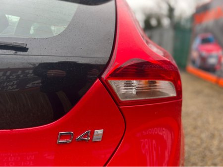 2019 Volvo V40 ==STUNNING VOLVO V40//AUTO//HUGE SPEC//FULL LEATHER// €17,500 thumbnail