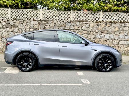 2024 Tesla Model Y - thumbnail 4