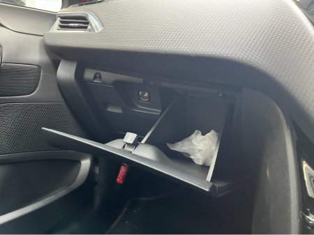 2018 Peugeot 2008 2018 PEUGEOT 2008 GT LINE 1.2 AUTOMATIC / CRUISE CONTROL / REVERSE CAMERA AND MORE €14,950 thumbnail