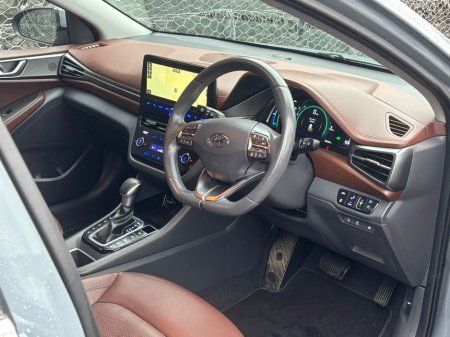 2020 Hyundai Ioniq PREMIUM SE PHEV S-A €19,638 thumbnail