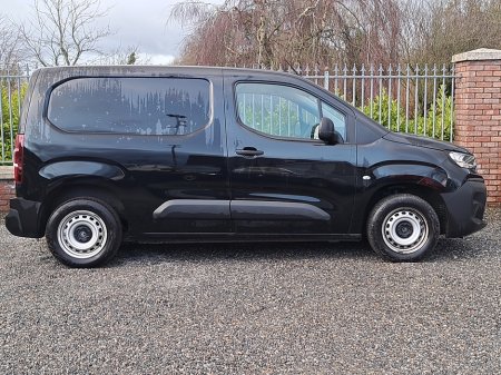 2024 Citroen Berlingo Enterprise Blue 1.5 Diesel Panel van only 22,000 Kms Vat invoice available. €21,750 thumbnail