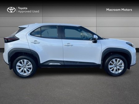 2025 Toyota Yaris Cross FRESH SELECTION OF TRADE-INS YARIS CROSS LUNA €30,000 thumbnail