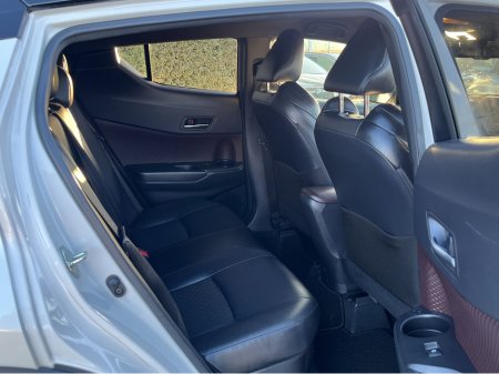 2019 Toyota C-HR SOL HYBRID AUTOMATIC 1.8 PETROL //HIGH SPEC//FULL LEATHER HEATED SEATS//KEYLESS ENTRY//REVERSE CAMERA// €20,950 thumbnail