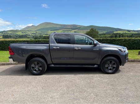 2025 Toyota Hilux 2.8 SR5 DOUBLE CAB €55,950