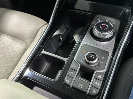 2023 Kia Sorento K3 Plug In Hybrid 4x4 7 Seater €46,800 thumbnail