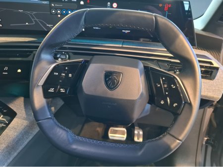 2026 Peugeot 5008 ALLURE 73KWH 210BHP 4DR €51,950 thumbnail