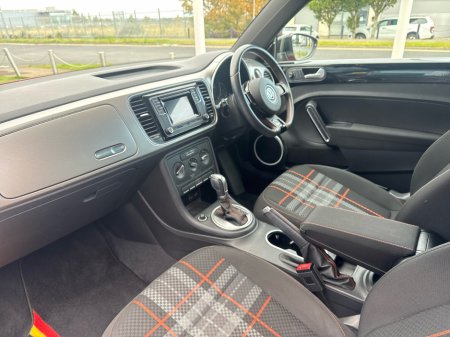 2016 Volkswagen Beetle - view 2